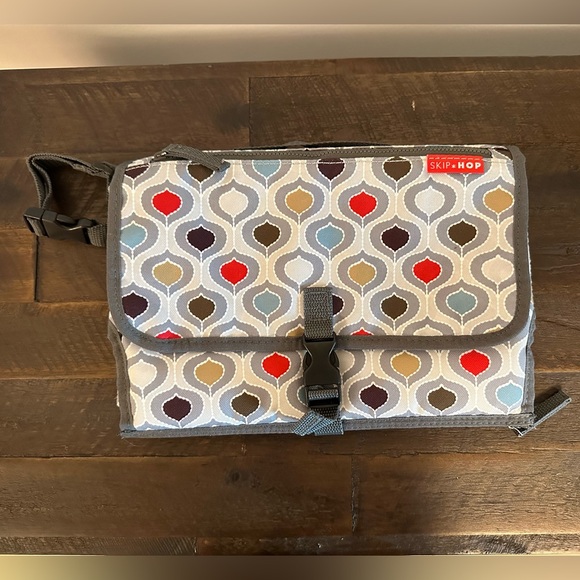 Skip Hop Handbags - NWOT Skip Hop Pronto changing station